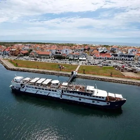 Costa Do Sal Boat Lounge Hotel 4*