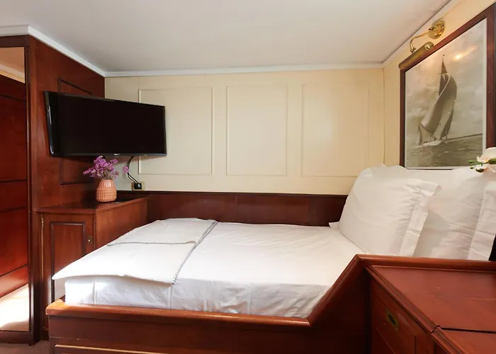 Costa Do Sal Boat Lounge Hotel 4*