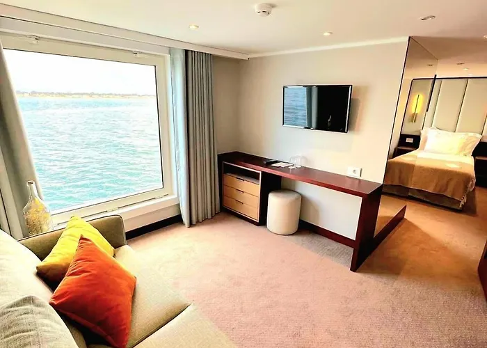 Costa Do Sal Boat Lounge